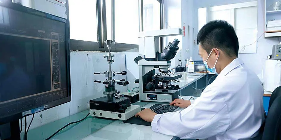 Laboratory-personnel